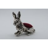 Silver pin cushion in the form of a rabbit, stamped 925 H2.75cm