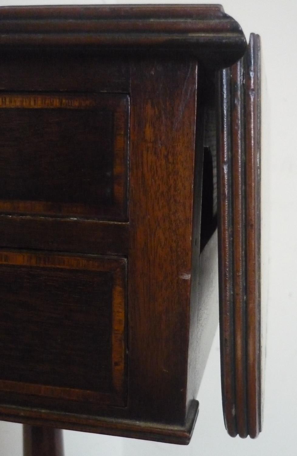 Small Geo. III style cross banded mahogany tripod Pembroke table, reeded top above two small drawers - Image 5 of 5