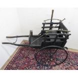 19th/20th C dog cart of traditional horse carriage construction, with single axle and metal spoked