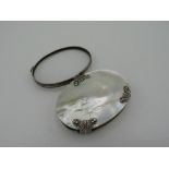 Georgian silver and mother of pearl pocket magnifying glass (7cm x 5cm)