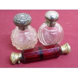 Victorian double ended ruby faceted glass scent bottle with gilt metal tops (L12.5cm), and a cut