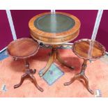 Regency style mahogany drum occasional table with inset leather top on 3 reeded supports (D51cm, x