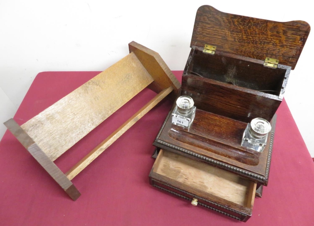1930s oak ink stand with two glass wells and hinged compartments above a single drawer (D19cm,