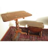 Small oak drop-leaf coffee table on turned supports with stretchers (69cm x 60cm x 40cm),