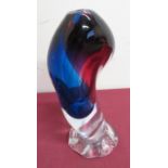 20th C art glass vase, with blue and red inclusion on clear glass base (H23cm)