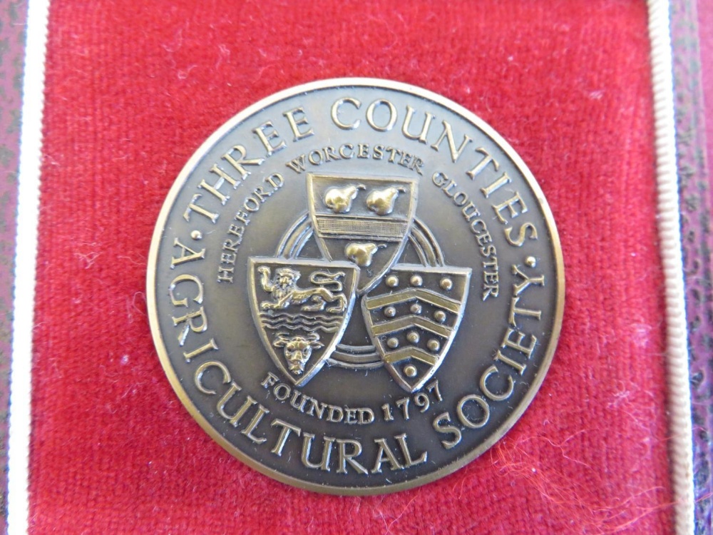 Garrard & Company Ltd presentation medal "Three Counties Agricultural Society" in case, and a silver - Image 3 of 4