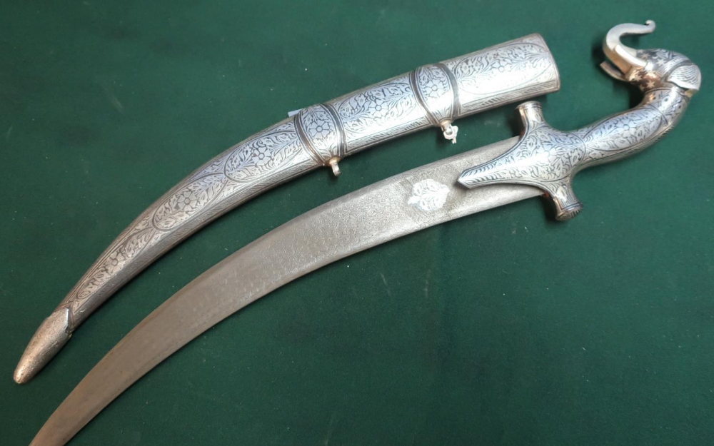 Indian silver inlaid dagger with 14 inch curved Damascus blade with white metal inlaid panel with - Image 2 of 6