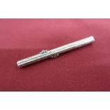 Unmarked silver Edwardian toothpick and pen push, with engraved decoration (L8cm)