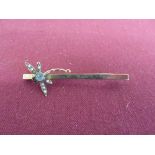 9ct gold bar brooch, set with a dragonfly with seed pearl wings and garnet eyes, stamped 9ct 3.0g