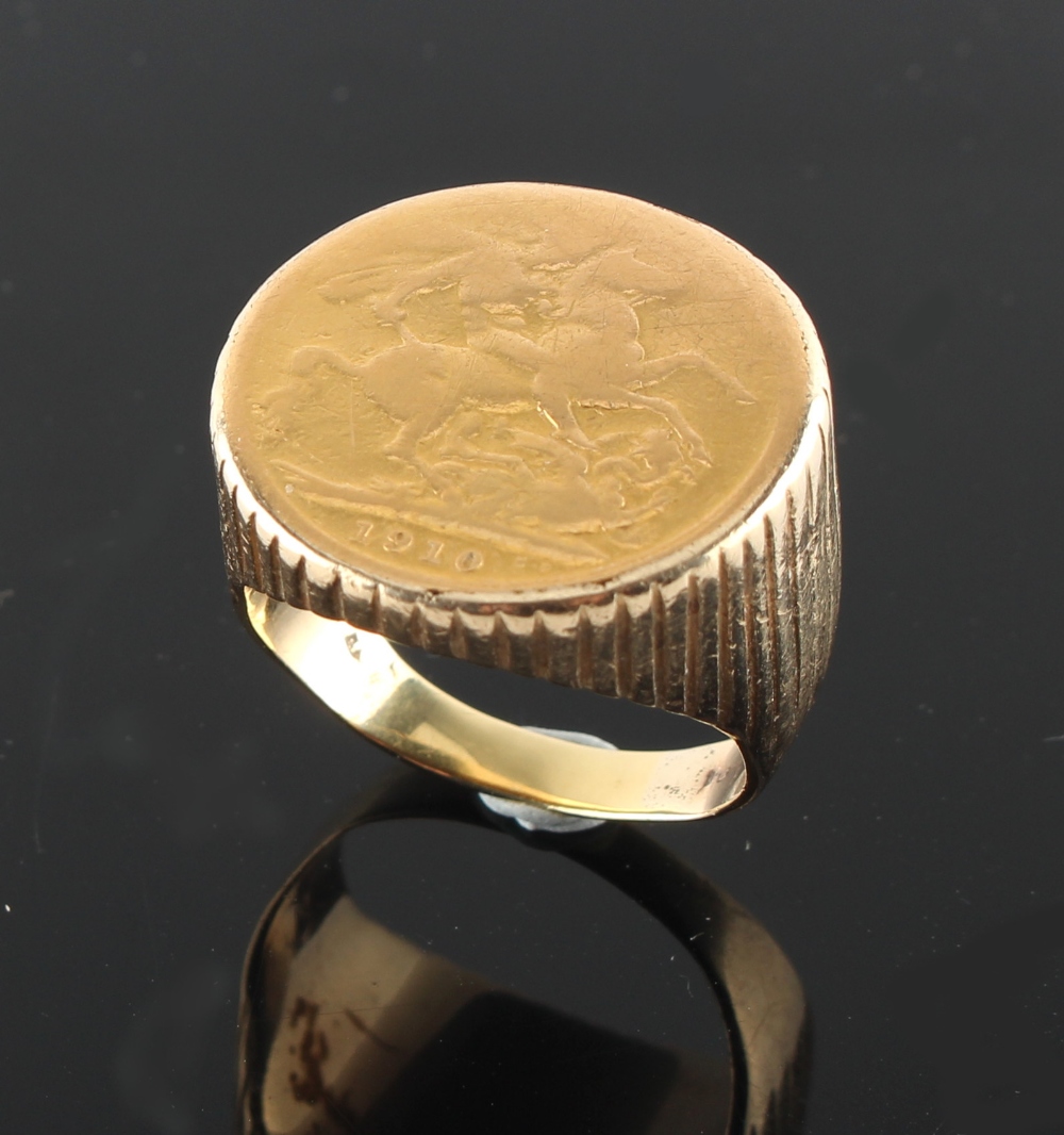 Property of a deceased estate - a gentleman's 9ct gold signet ring set with a 1910 gold full