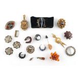 Property of a lady - a bag containing assorted jewellery including an agate & black velvet