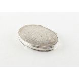 Property of a lady - a late 17th / early 18th century silver oval snuff box, the cover with 'stand-