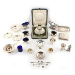 Property of a lady - a quantity of small silver items including a cased shell butter dish with