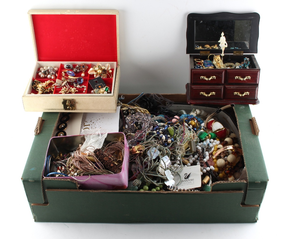 Property of a deceased estate - a large quantity of costume jewellery, watches, etc..