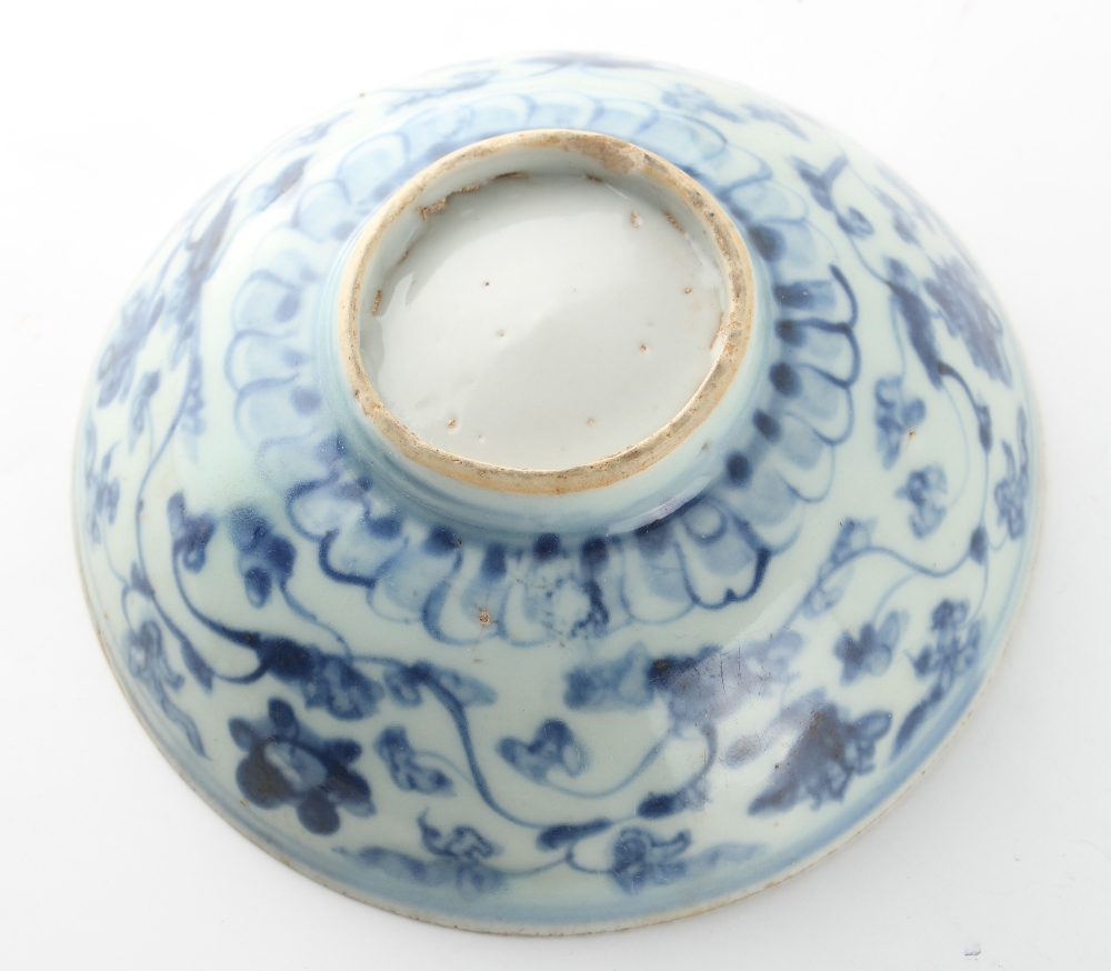 Property of a lady - an 18th century Chinese blue & white bowl, painted with flowers & shrubs - Image 3 of 6