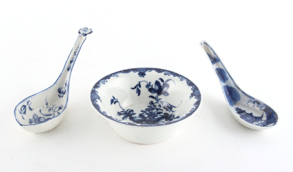 Property of a gentleman - a first period Worcester blue & white spoon, circa 1770, modelled as a - Image 2 of 4