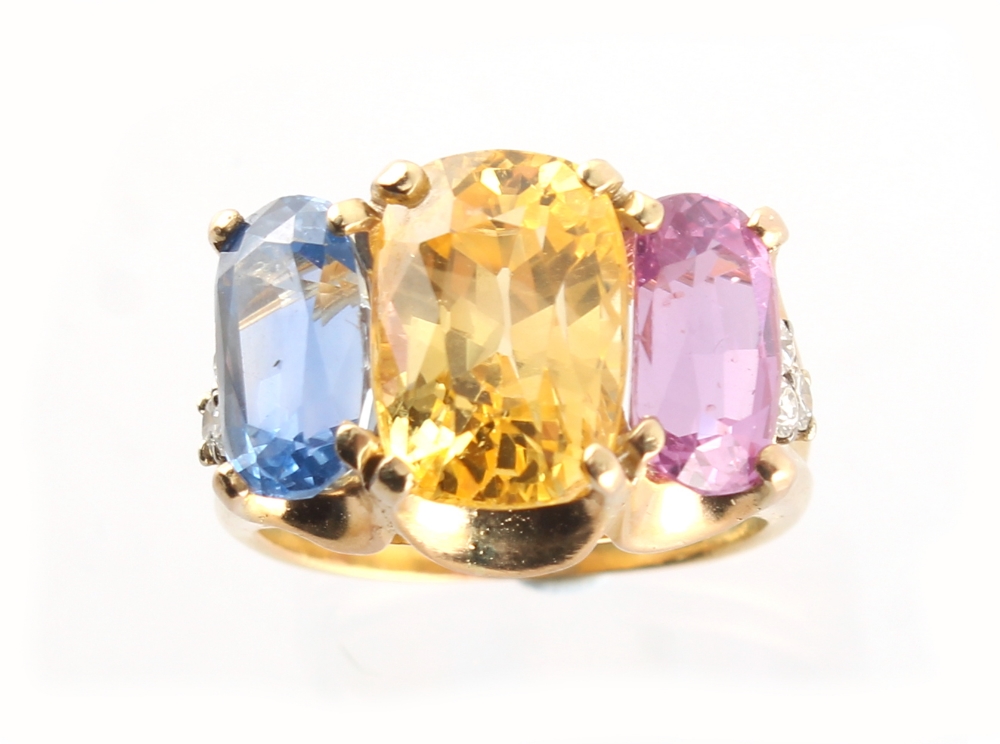 An unusual yellow gold certificated natural three colour sapphire ring, the yellow, blue & pink