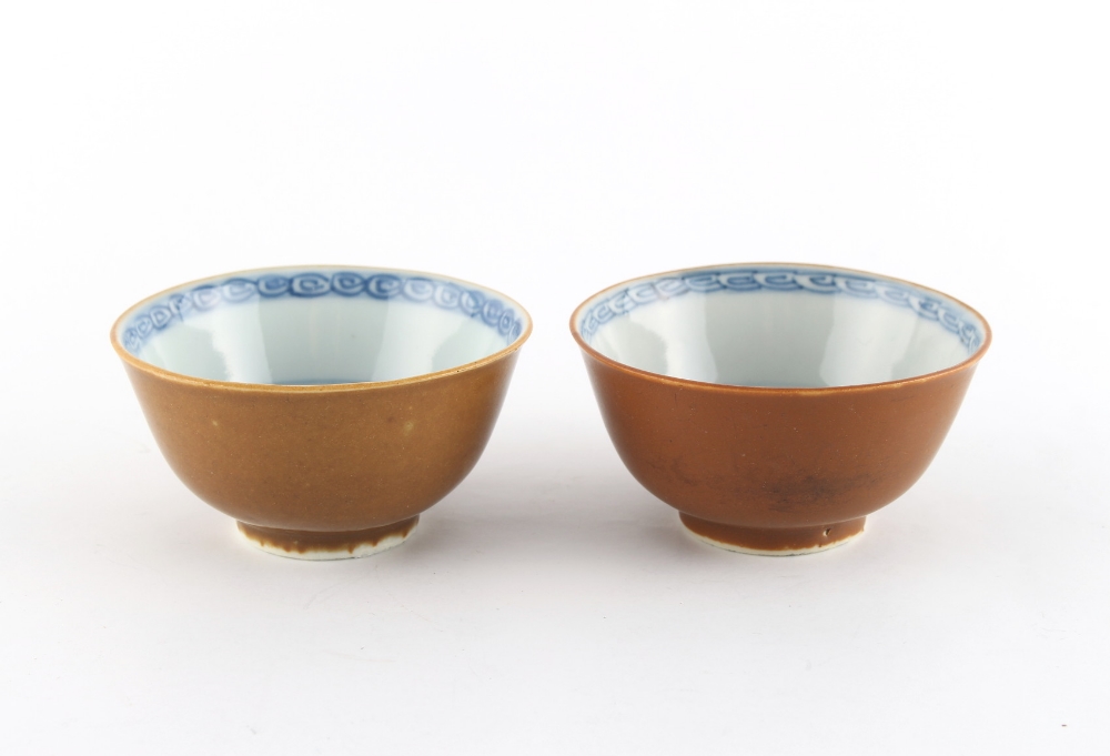 Property of a deceased estate - a pair of mid 18th century Chinese Batavian blue & white bowls - Image 2 of 2