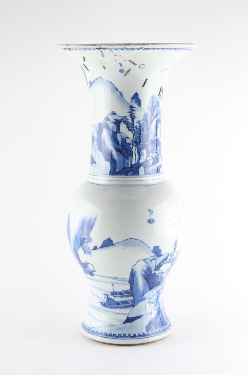 Property of a gentleman - a Chinese blue & white yenyen or 'phoenix tail' landscape vase, Kangxi - Image 3 of 5