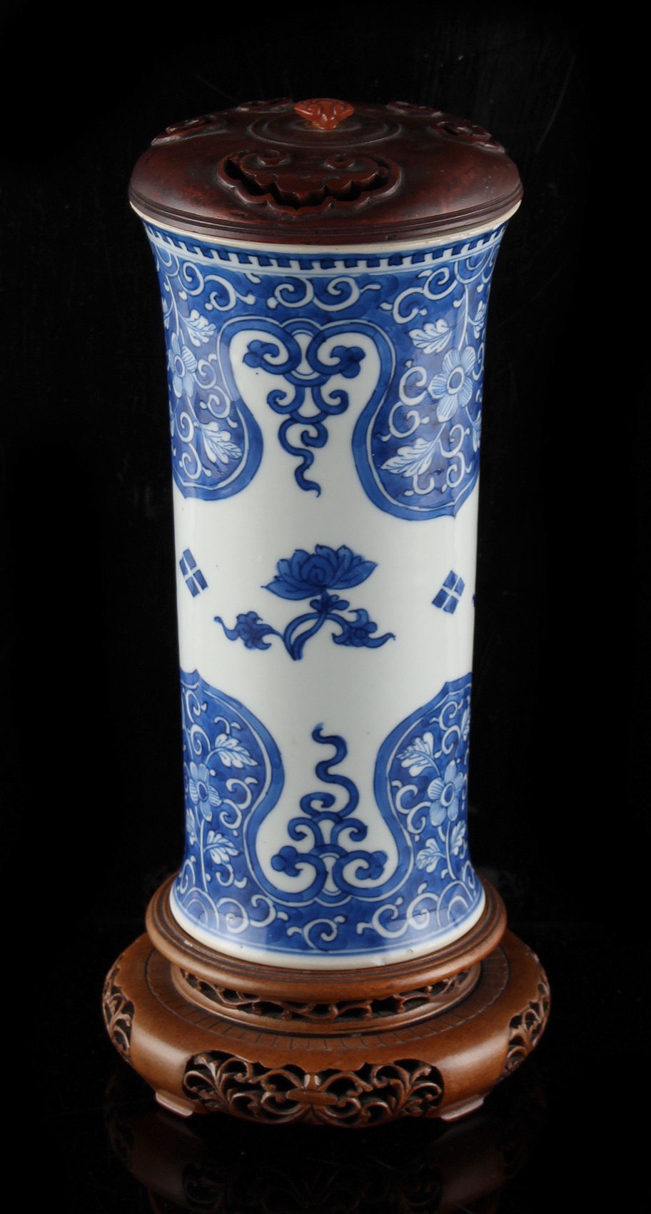 Property of a gentleman - a Chinese blue & white vase of waisted form, Kangxi period (1662-1722),