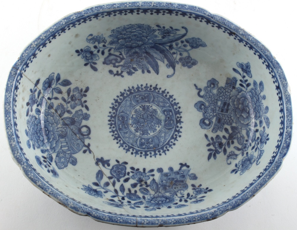 Property of a lady - a blue & white porcelain square tray, 18th / 19th century, painted with a - Image 3 of 7
