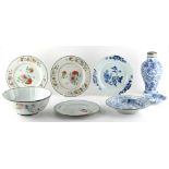 Property of a lady - a group of eight Chinese porcelain items, all 18th century Kangxi - Qianlong