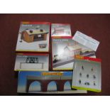Five Hornby "OO"Gauge/4mm Boxed Trackside Items, R 180 viaduct R 657 bridge, R 8000 county
