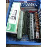 A ''OO'' Gauge/4mm Kit Built 2 Car D.M.U With Fitted Motor BR/SR Green: built/painted to an