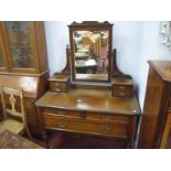 Early XX Century Walnut Dressing Table, with central mirror, two small drawers, one long drawer on