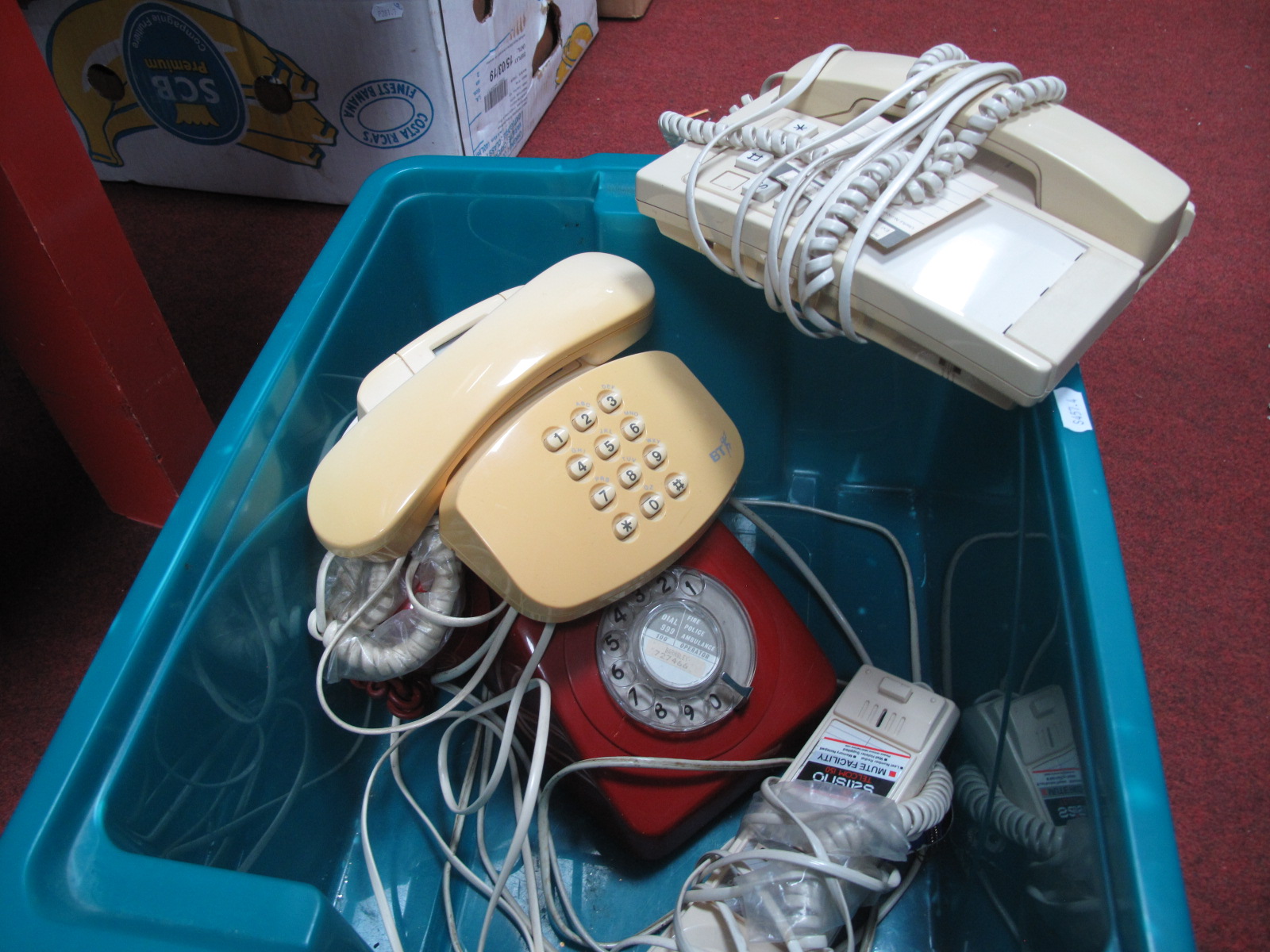 A Red B.T. Telephone (Tele 8746 D) B.T. Vanguard Tele 400/AR serial no. 91181051699, Saisho