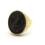 A Gent's Hardstone Inset Signet Ring, crested with motto "SI SIT PRUDENTIA" (IF THERE BE