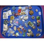 A Selection of Costume Brooches, including ornate floral inspired, Diamanté, foliate, feline,
