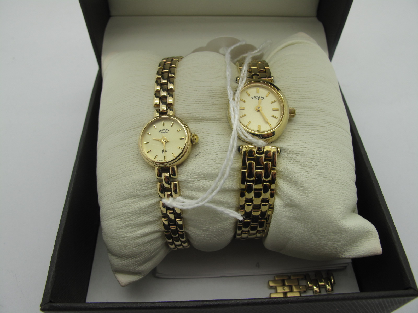 Rotary: A Ladies 9ct Gold Cased Dress Watch, the circular signed dial with line markers, to 9ct gold