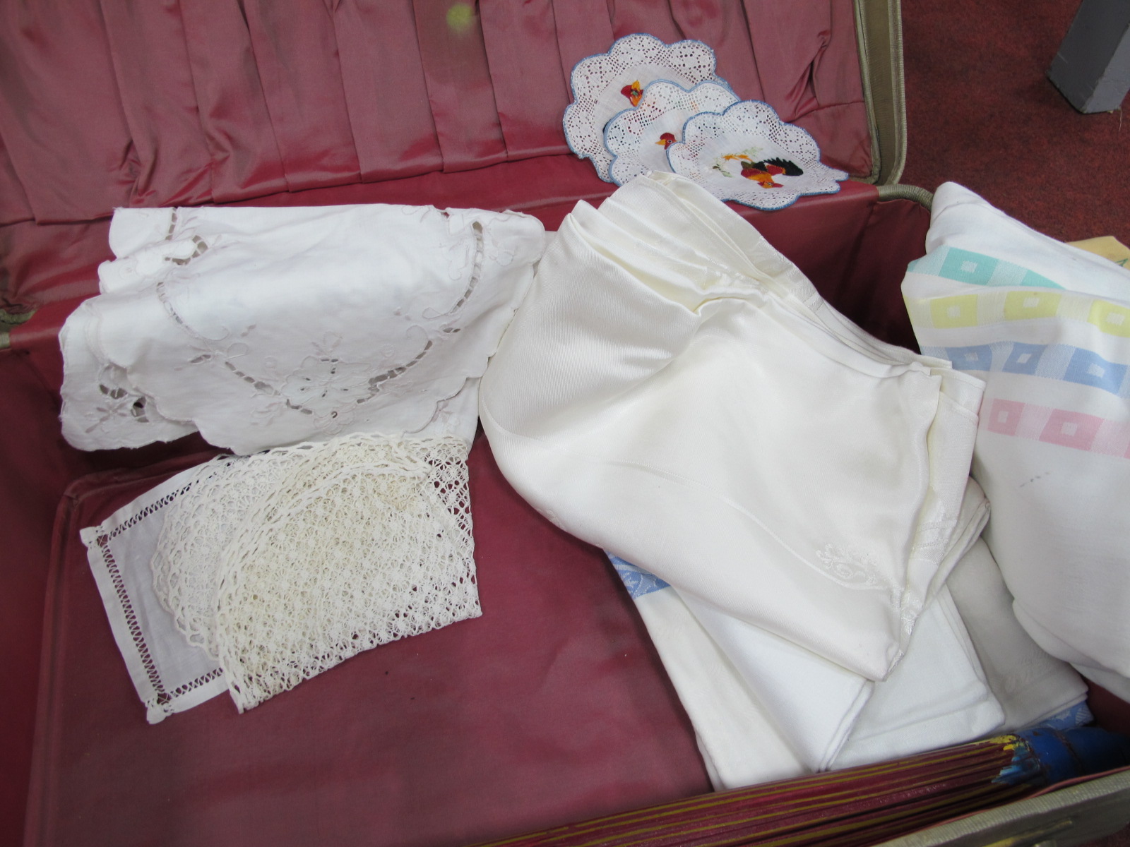 Tablecloths, linens, parasol, etc:- In Case - Image 5 of 6