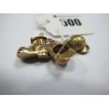 A 9ct Gold Novelty Jockeys Cap Charm/Pendant, hinged feature revealing hidden horses head, 9ct