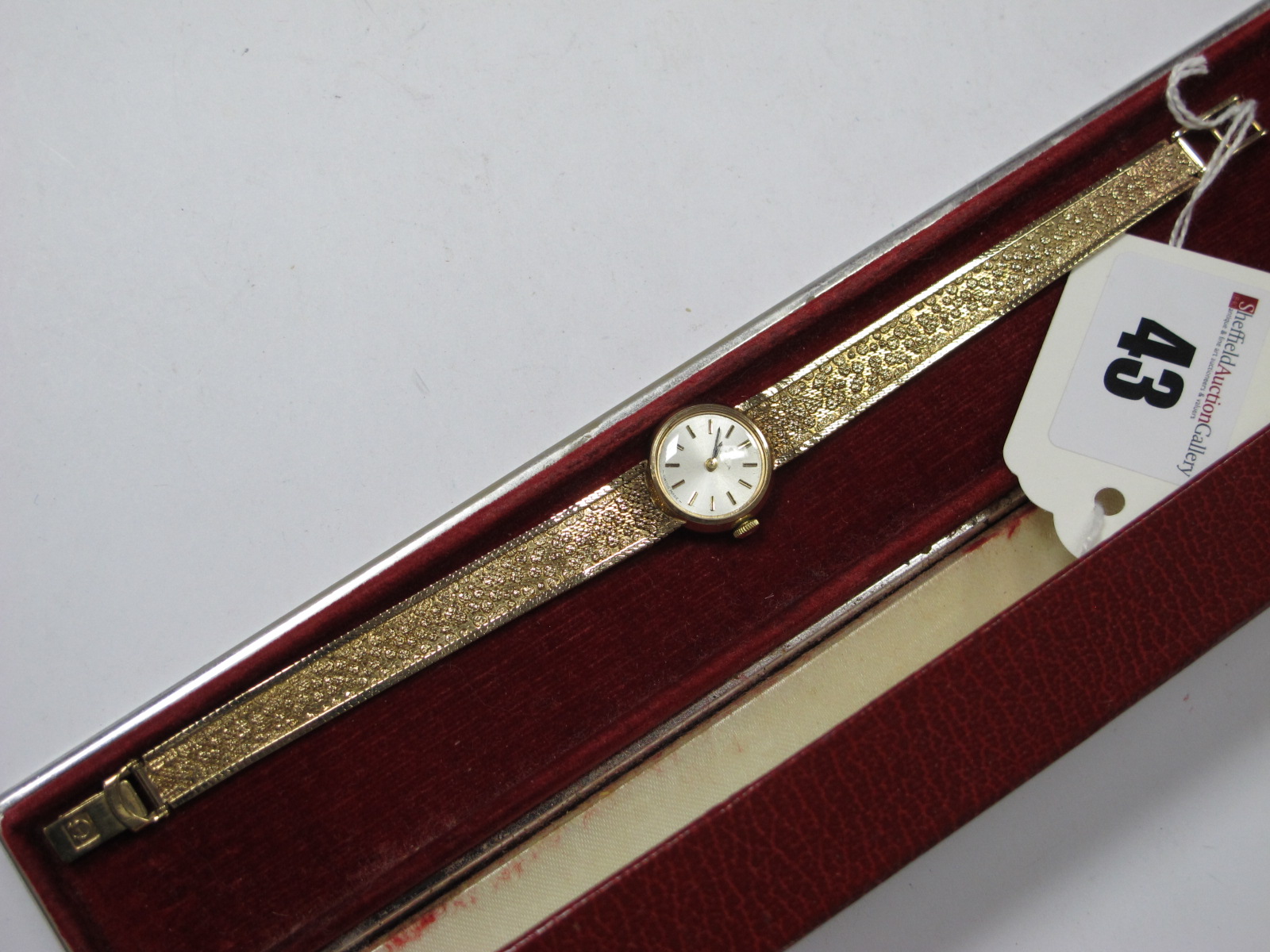 Omega; A Vintage 9ct Gold Cased Ladies Wristwatch, the signed dial with line markers, the movement