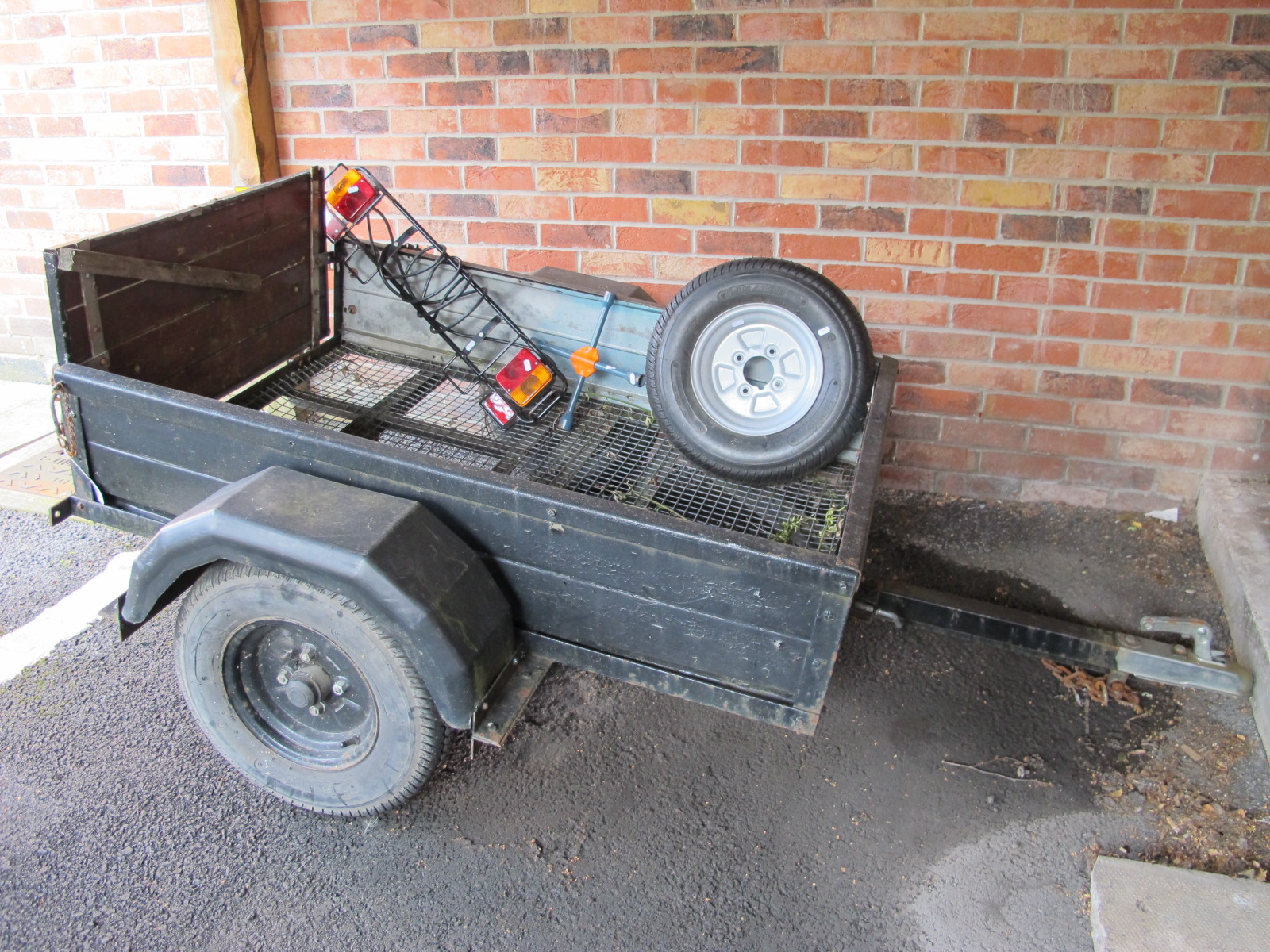 Single Axle Trailer, aperture approximately 140cm long (not including axle) x 98cm wide; together