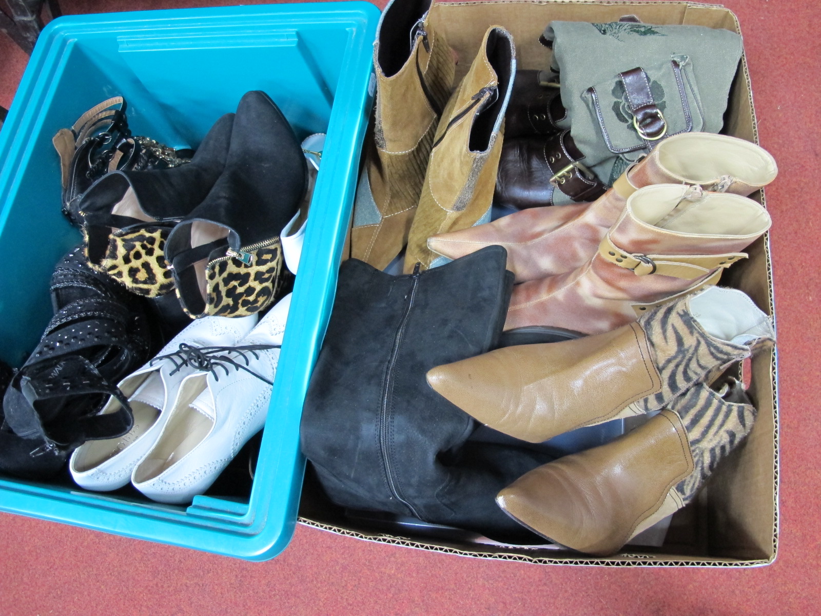 A Large Collection of Ladies Shoes, including Karen Millen, Carvela, Daniel, Ecco, Tang, Hobbs, Moda