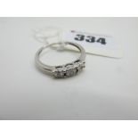 A Modern 9ct White Gold Illusion Set Ring, graduated highlights, between plain shoulders (finger