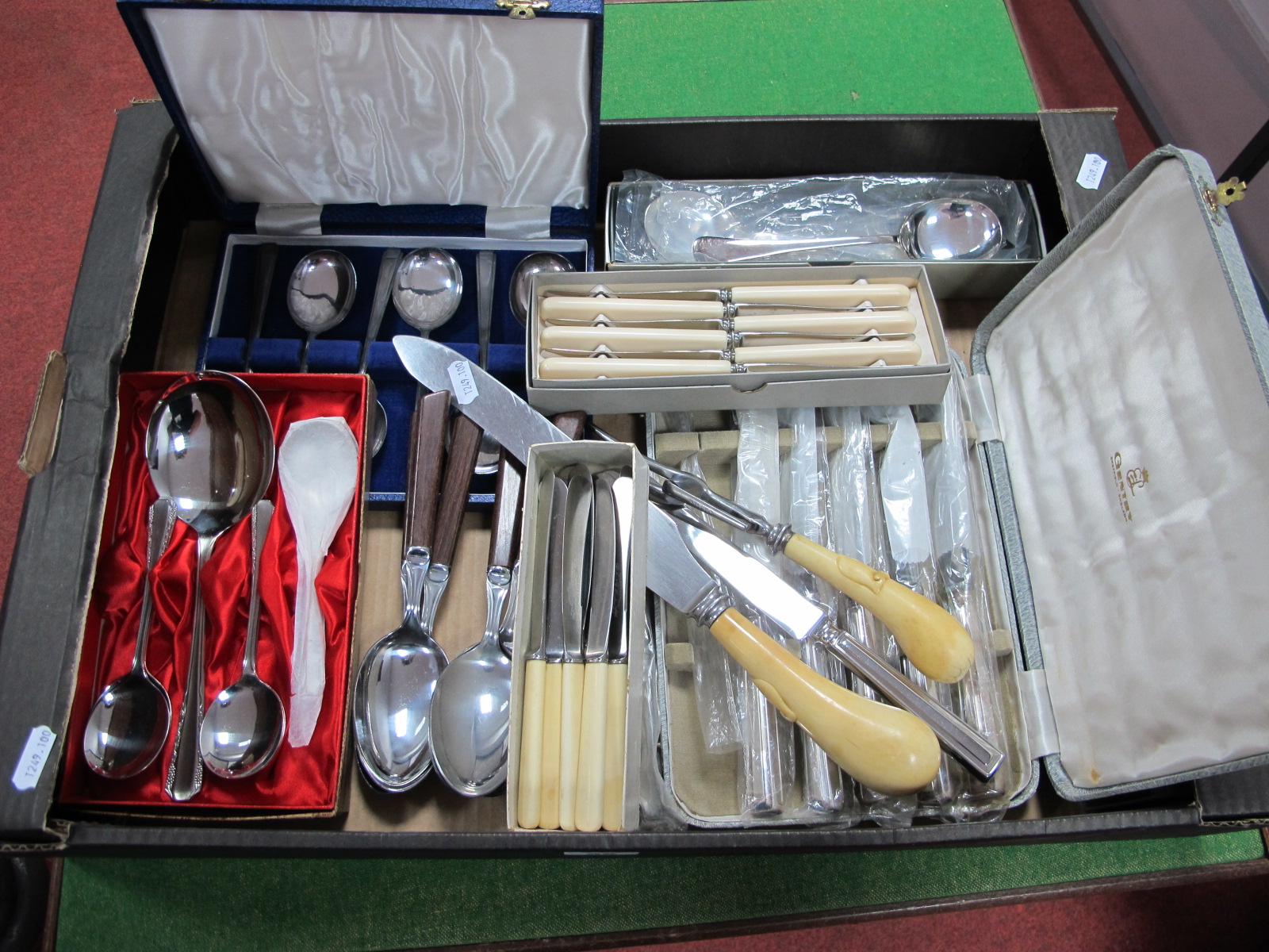 'Sipelia" Table Knives in Fitted Case, tea knives, assorted spoons (cased), early XX Century ivory