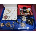 A Mixed Lot of Assorted Gilt Coloured and Diamante Style Costume Jewellery, including brooches,