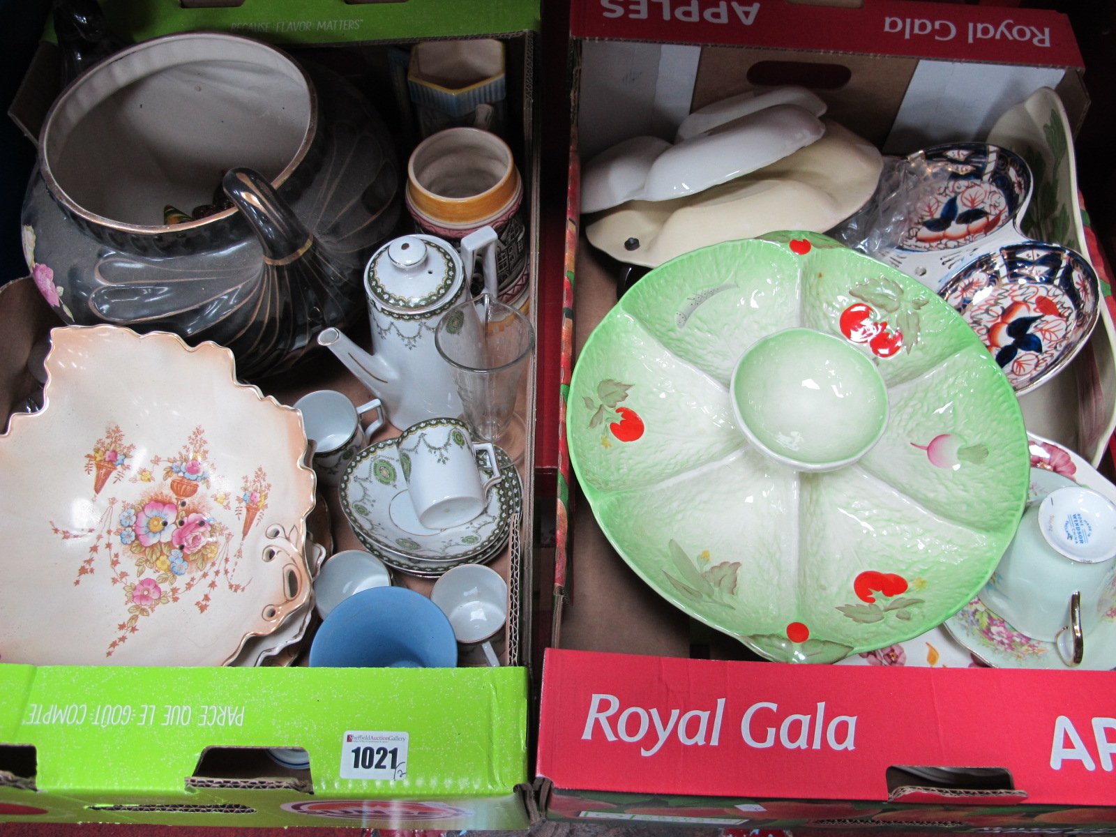 Crown Devon Salad Hors d'oevres, Imari bowl, Devon salad drainers, jardiniere, etc:- Two Boxes