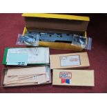 Four American Outline 'O' Gauge Railway Kits, including Northern Pacific Caboose, Sante Box Car,