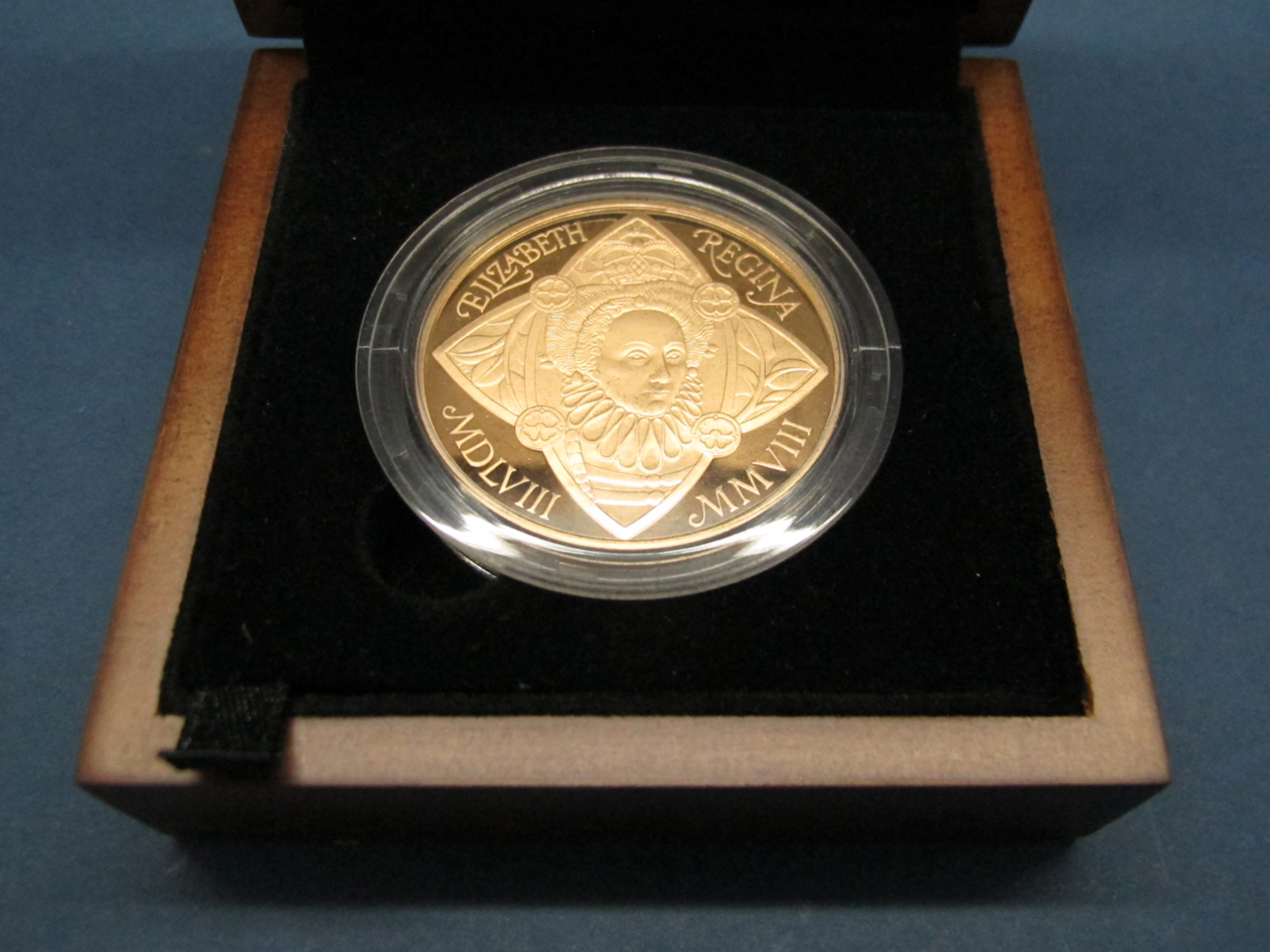 The Royal Mint 2008 UK Queen Elizabeth I Five Pounds Gold Proof Coin, certified No.0437, cased.