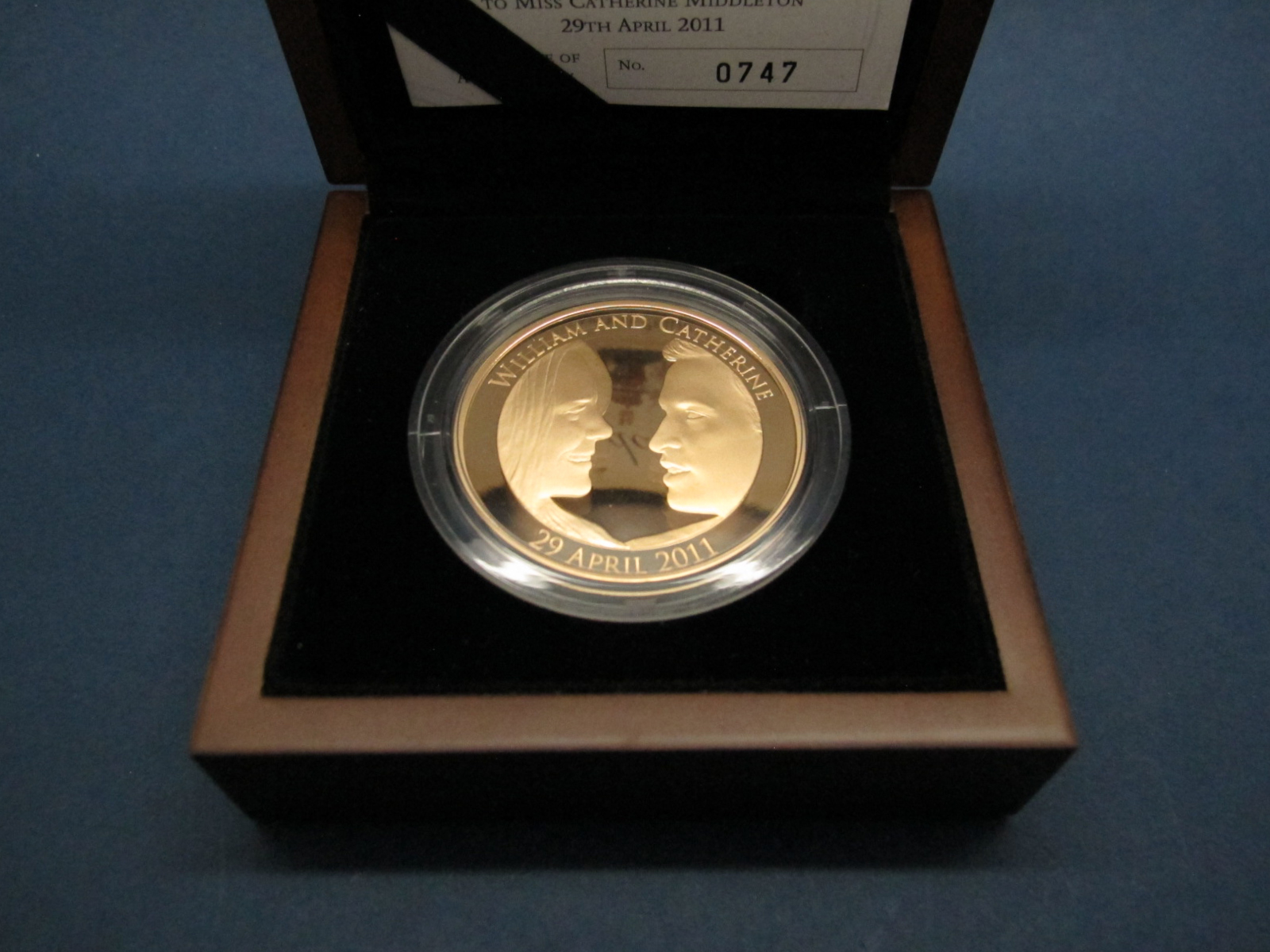 The Royal Mint UK Gold Proof Five Pounds Coin 2011, 'The Royal Wedding', certified No.0747, cased.