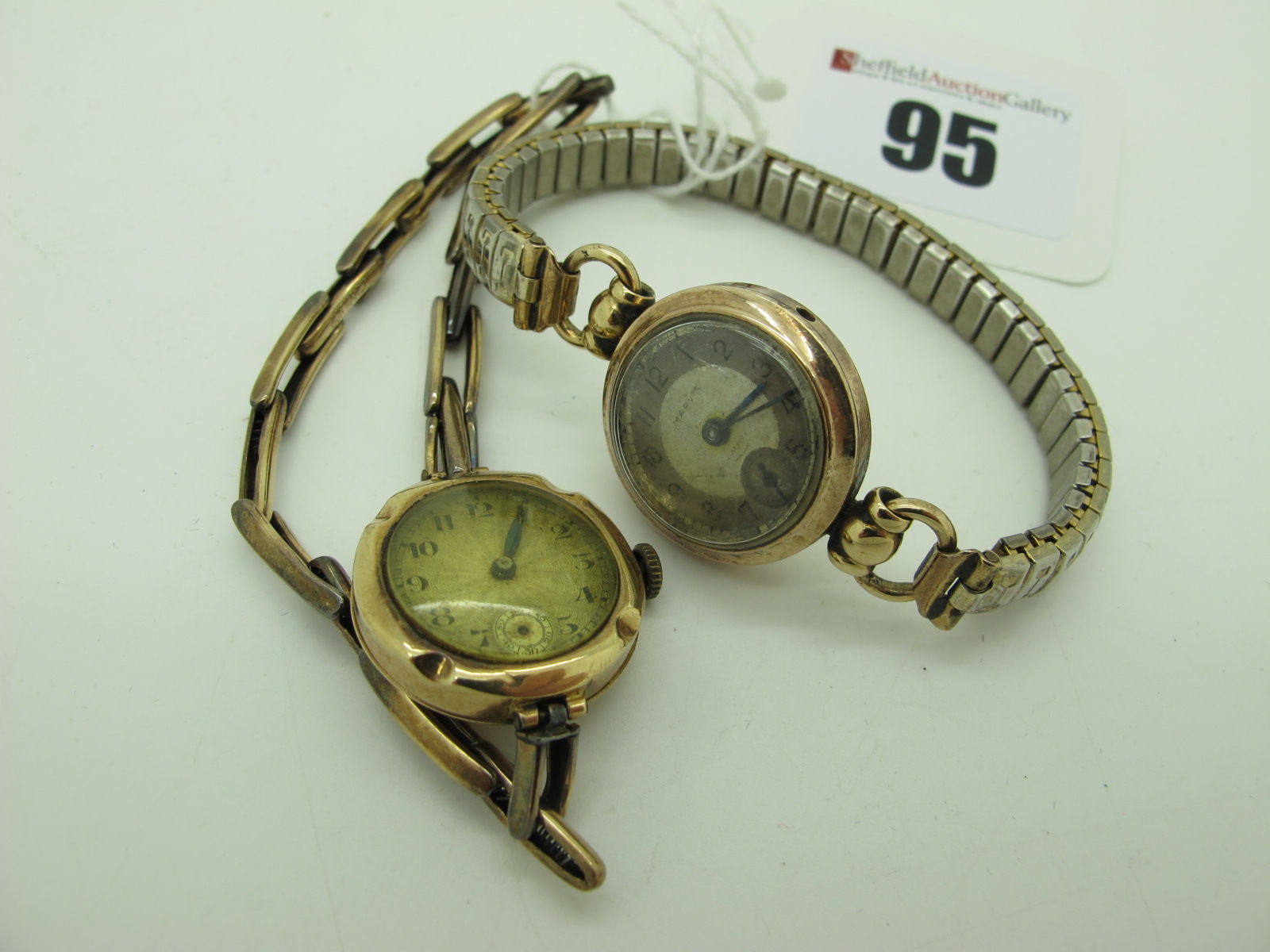 A Vintage 9ct Gold Cased Ladies Wristwatch, the unsigned dial with Arabic numerals, in textured