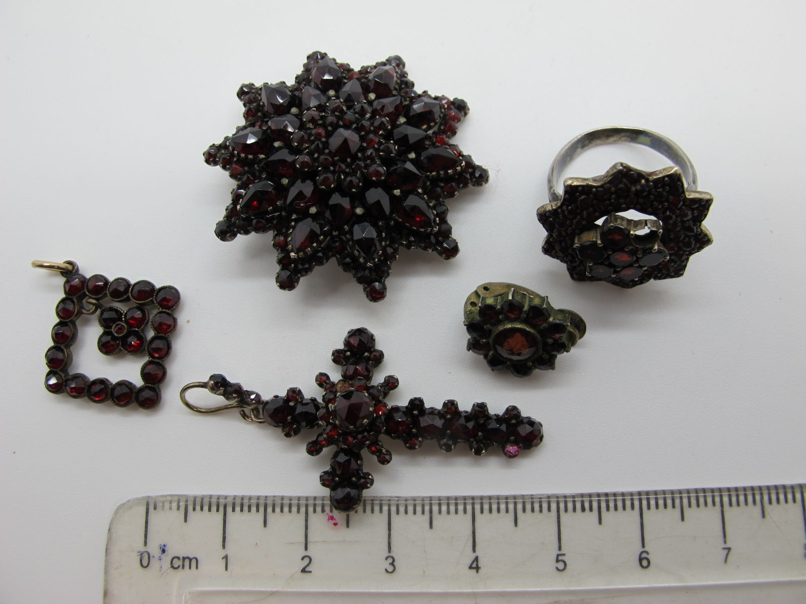 A XIX Century Garnet Set Necklet, of uniform design, set throughout with graduated rose cut - Image 10 of 11