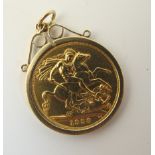Elizabeth II Sovereign, 1958, loose set within 9ct gold pendant mount.
