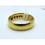 An 18ct Gold Plain Wedding Band, London 1963 (finger size M).