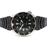 Seiko; A Diver's Automatic Gent's Wristwatch, 7002-7001, the signed black dial with luminous markers